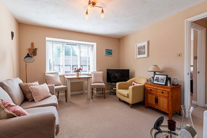 1 Bedroom Flat For Sale In Haig Gardens, Gravesend, Kent, DA12
