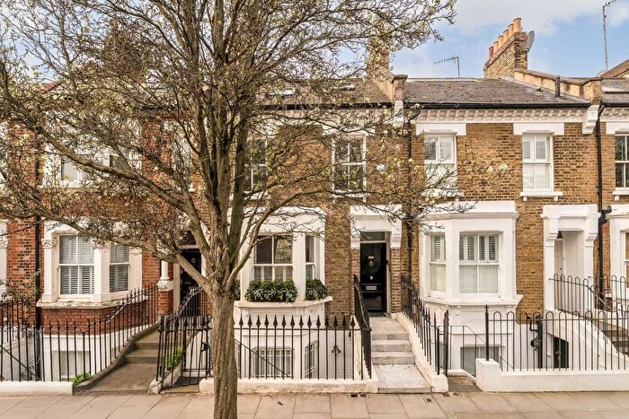 3 Bedroom Maisonette For Sale In Upcerne Road, Chelsea, SW10