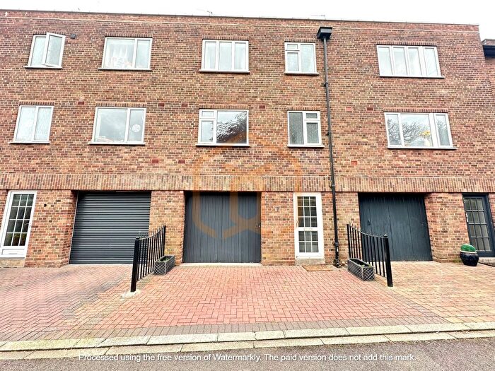 3 Bedroom Barn Conversion To Rent In West Drive, Birmingham, B5