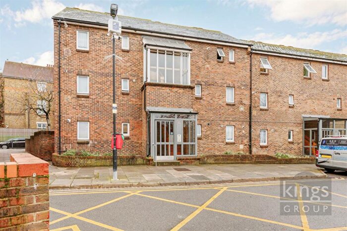 1 Bedroom Flat For Sale In Westcott Close, London, N15