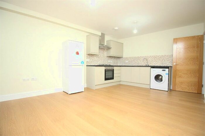1 Bedroom Flat To Rent In Granville Place, High Road, London N12