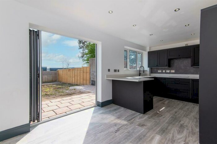 4 Bedroom End Of Terrace House To Rent In Bonnington Walk, BS7