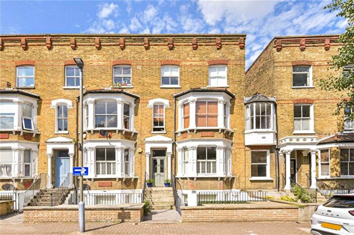 2 Bedroom Flat For Sale In Byrne Road, London, SW12