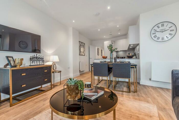 2 Bedroom Flat To Rent In St. Marks Road Bromley, BR2