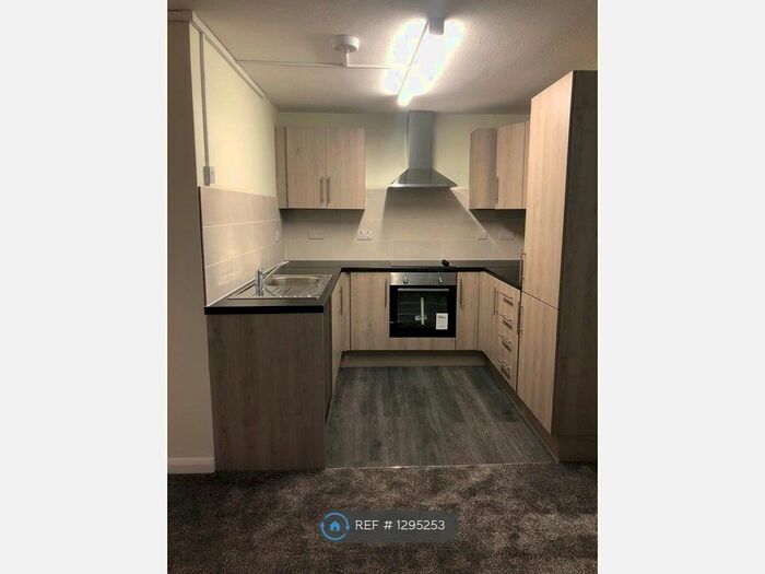 3 Bedroom Flat To Rent In Grace Reynolds Walk, Camberley GU15