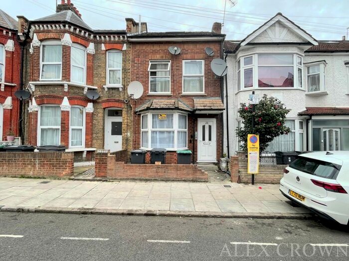 Studio To Rent In Eade Road, London, N4