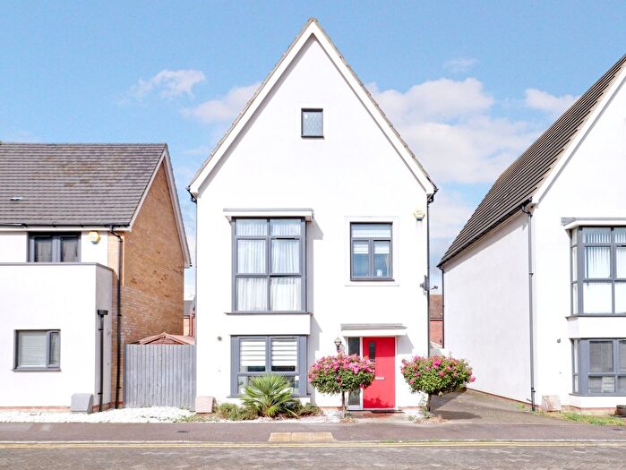 4 Bedroom Detached House For Sale In Belhouse Avenue, Aveley, RM15