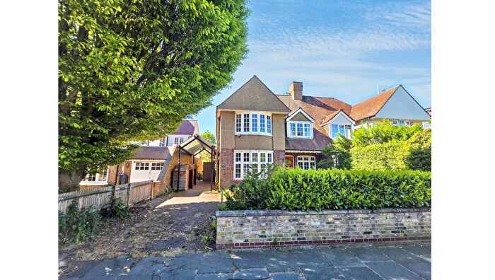 4 Bedroom Property For Sale In Rosemont Road, Ealing, London, W3