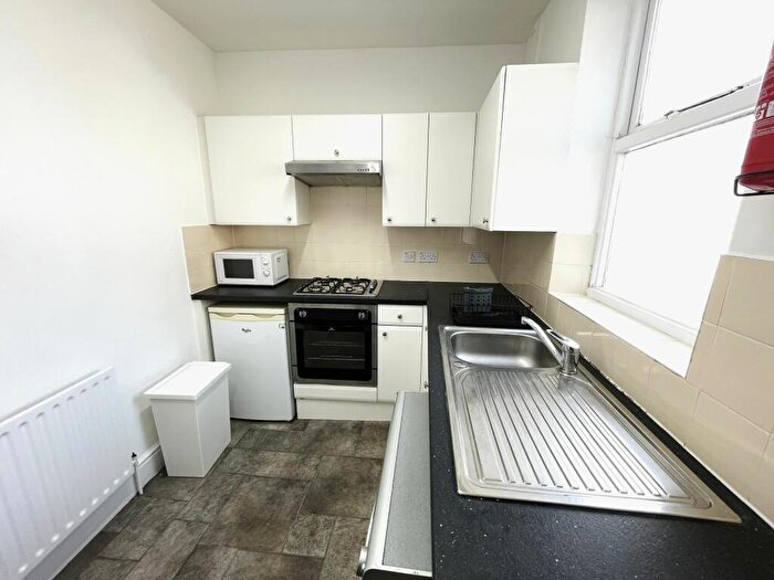 Studio To Rent In Flat Ecclesall Road, Sheffield, S11