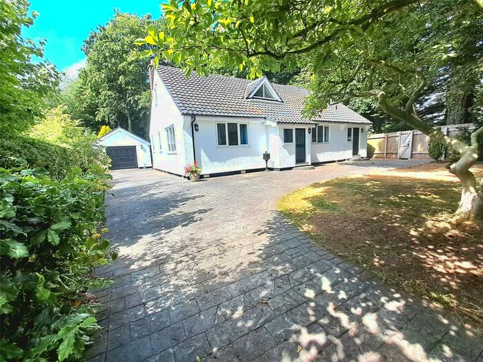 4 Bedroom Bungalow For Sale In Hadlow Road, Willaston, Neston, Cheshire, CH64