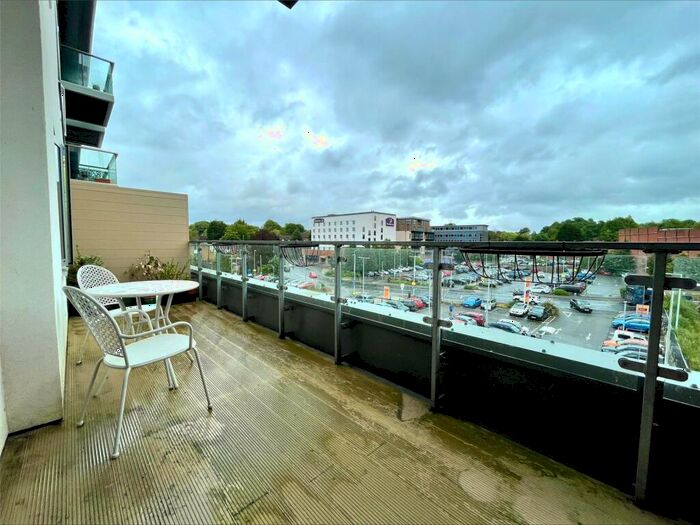 1 Bedroom Flat For Sale In Queensmead, Farnborough, Hampshire, GU14