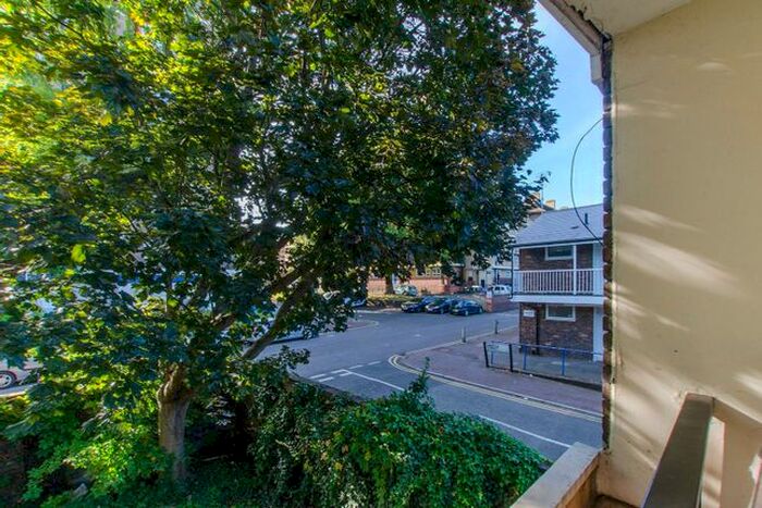 Studio To Rent In Omega Street, New Cross, London, SE14