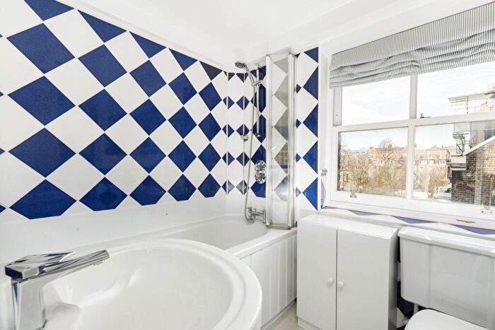 2 Bedroom Apartment To Rent In Redcliffe Square London, SW10