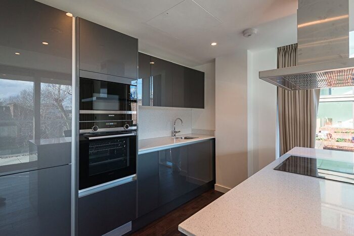 2 Bedroom Flat To Rent In Lavender Place, Royal Mint Gardens, E1