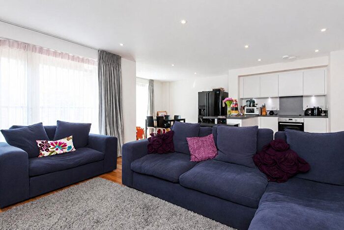 3 Bedroom Apartment To Rent In Jamestown Road, Camden, London, NW1