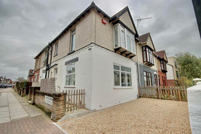 2 Bedroom End Of Terrace House For Sale In Copnor Road, Portsmouth, PO3