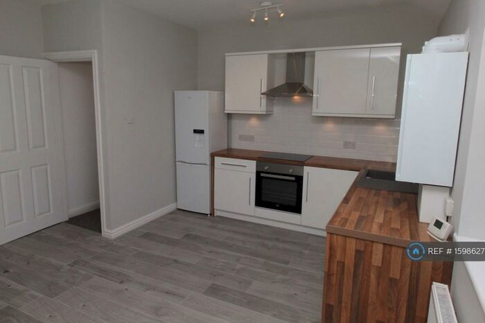 1 Bedroom Flat To Rent In Cross Street, Sale, M33