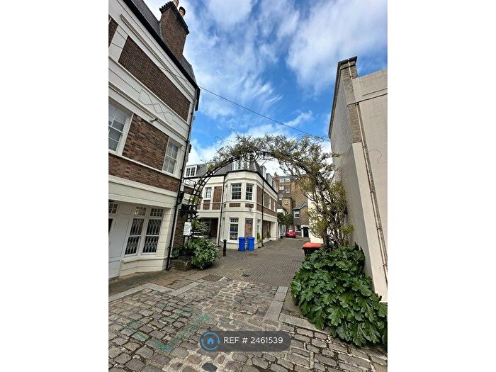 3 Bedroom Flat To Rent In Cobham Court, London, SW1X