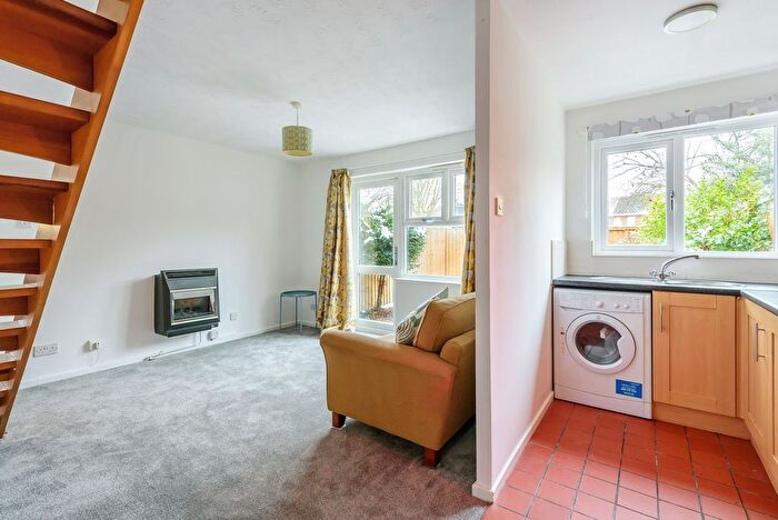 1 Bedroom Semi-Detached House To Rent In St. Pauls Terrace, London, SE17