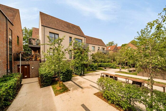 1 Bedroom Flat For Sale In Olmstead Close, London, N10