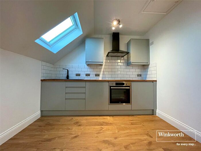 Studio To Rent In Kenton Road, Harrow, Kenton, Middlesex, HA3