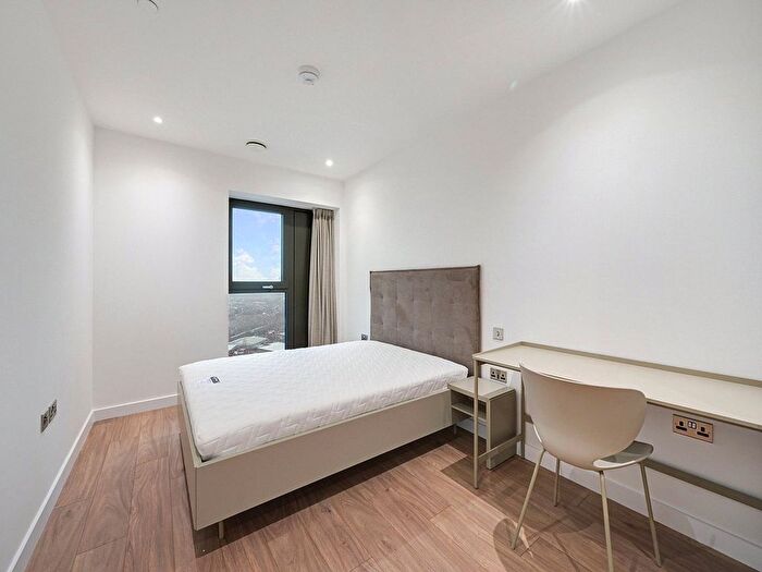 3 Bedroom Flat To Rent In Uncle Acton, Victoria Road, W3