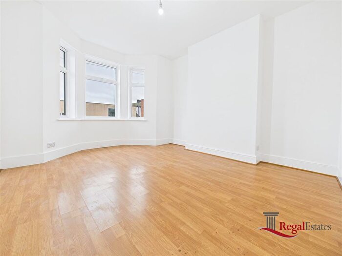 3 Bedroom Flat To Rent In Curzon Crescent, Harlesden, NW10