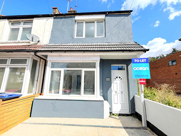 1 Bedroom Semi-Detached House To Rent In Fairfax Drive, Westcliff-on-sea, Southend-on-sea, SS0