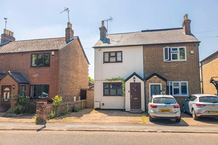 3 Bedroom Semi-Detached House For Sale In Gore Road, Burnham, Slough, SL1