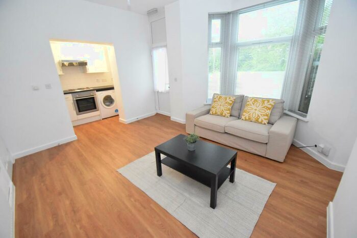 1 Bedroom Flat To Rent In Riverside Terrace, Cardiff, South Glamorgan, CF5