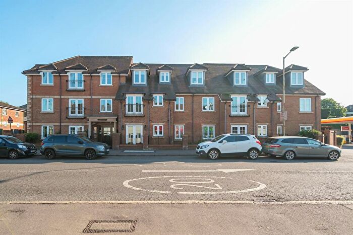 2 Bedroom Flat For Sale In High Street, Berkhamsted, HP4