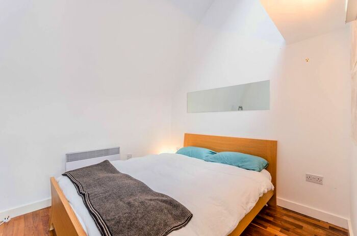 2 Bedroom Flat To Rent In Piano Lane, Stoke Newington, London, N16