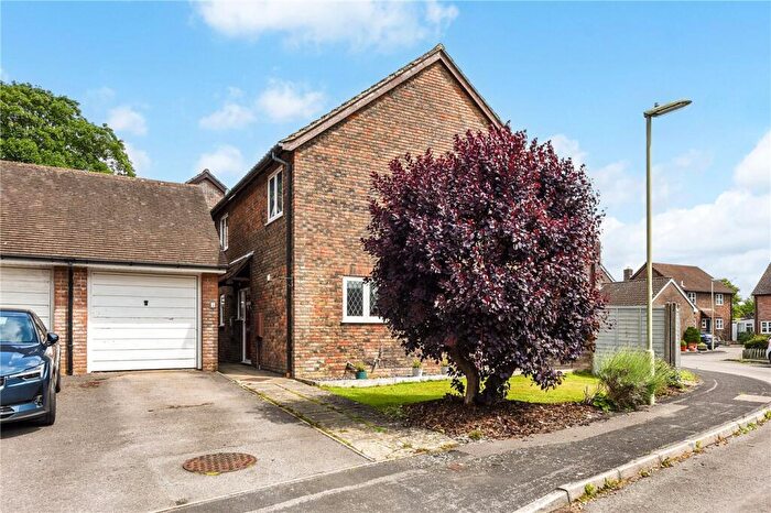 3 Bedroom Detached House For Sale In Long Barrow Close, South Wonston, Winchester, Hampshire, SO21