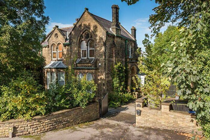 5 Bedroom Detached House To Rent In Park Road, Cross Hills, BD20