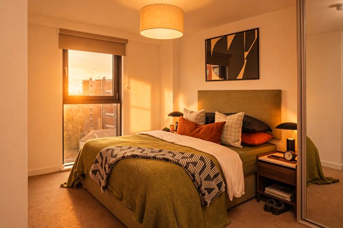 3 Bedroom Apartment To Rent In The Radiant, Kirkstall Road, Leeds, West Yorkshire, LS3
