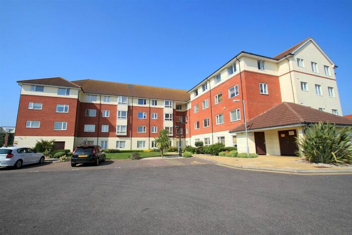 2 Bedroom Flat To Rent In Oak Road South, Benfleet SS7