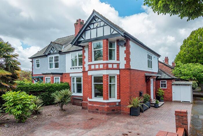 3 Bedroom Semi-Detached House For Sale In Summerville Gardens, Stockton Heath, Warrington, WA4
