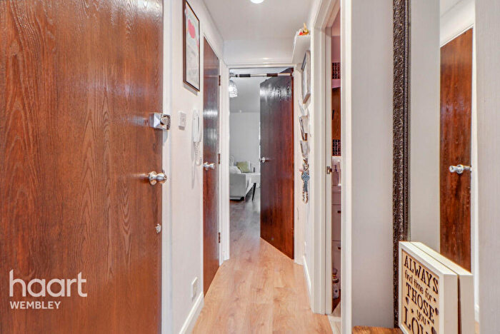 1 Bedroom Flat For Sale In Harp Island Close, NW10
