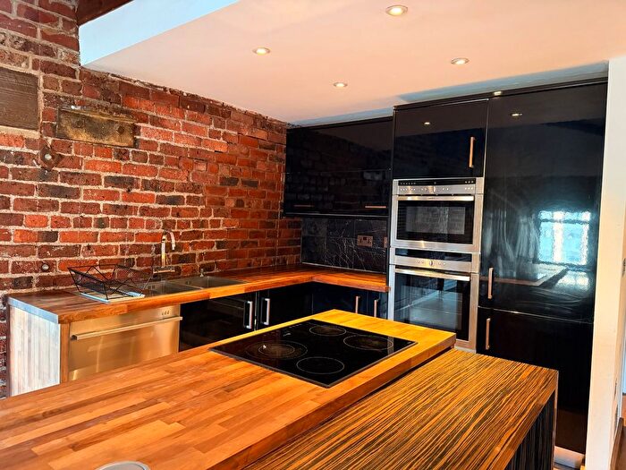 2 Bedroom Flat To Rent In The Warehouse, Victoria Quays, Wharf Street, Sheffield, S2