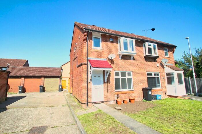 3 Bedroom End Of Terrace House To Rent In Hookstone Way, Woodford Green, IG8