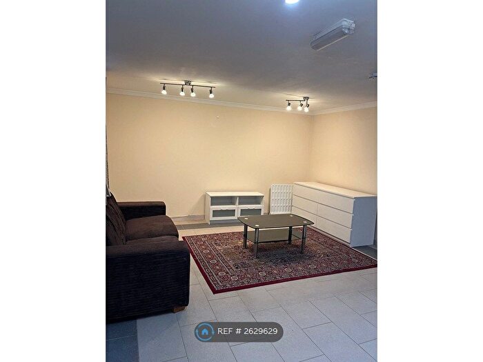 2 Bedroom Flat To Rent In Greyhound Road, London, W6