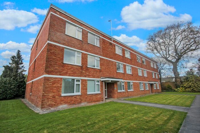 2 Bedroom Flat To Rent In Greenacres, Rayleigh Road, Coombe Dingle, Bristol, BS9