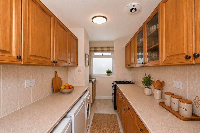2 Bedroom Flat To Rent In Briar Court, Forest Road, Leytonstone, E11