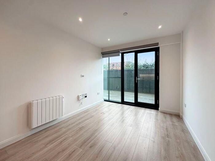 2 Bedroom Flat To Rent In Chesterfield House, Bath Road, Slough, SL1