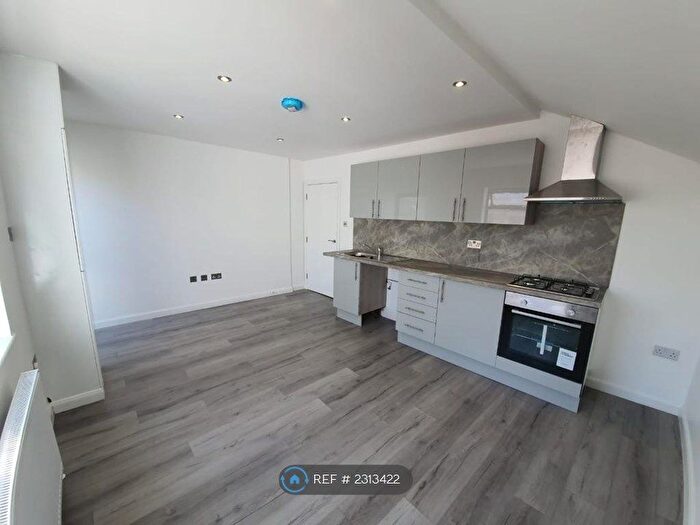 2 Bedroom Flat To Rent In Lea Bridge Road, London, E10