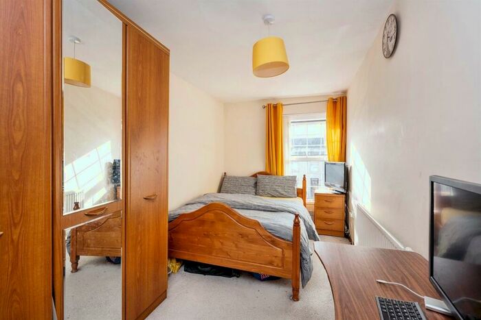 3 Bedroom End Of Terrace House For Sale In Killan Road, Dunvant, Swansea, SA2