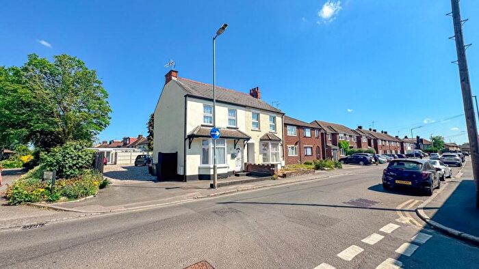 3 Bedroom Semi-Detached House To Rent In Duke Street, Hoddesdon, EN11