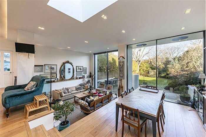 5 Bedroom Property To Rent In Kingston Lane, Teddington, TW11