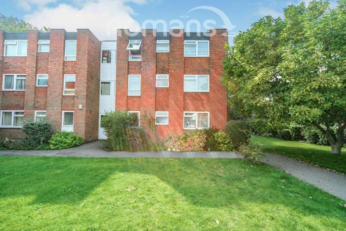 2 Bedroom Apartment To Rent In Canford Court, RG30