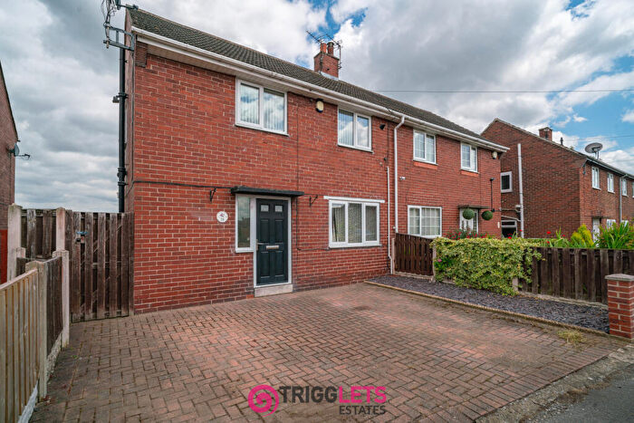 3 Bedroom Semi-Detached House For Sale In Woodhead Drive, Blacker Hill, Barnsley, S74